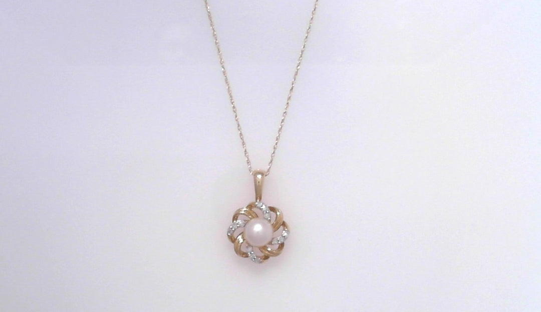 14k - Yellow Gold - Pearl - Natural Diamond Round Contemporary Necklace