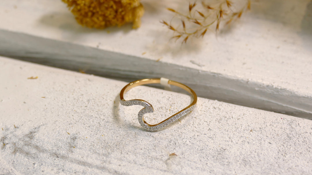 14k Yellow Gold Wave Ring (Size 6)