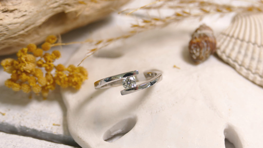 14K White Gold 0.20ct - Center Stone - Split Band Natural Diamond Ring (Size 6.5)