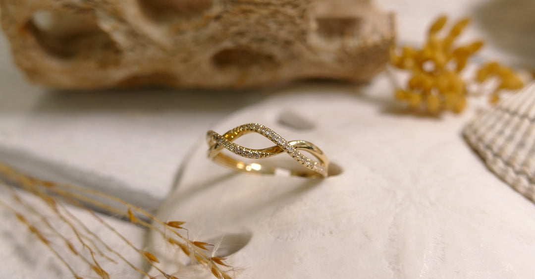 14K Yellow Gold 0.12ct - Double Wave Twist Natural Diamond Ring (Size 6.5)