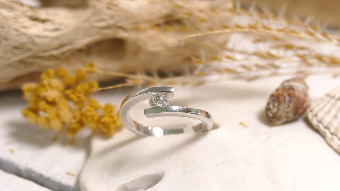14K White Gold 0.20ct - Center Stone - Split Band Natural Diamond Ring (Size 6.5)
