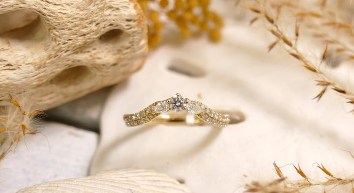 14k Yellow Gold 0.45ct Diamond Curve Ring (Size 7)