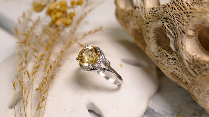 14k White Gold Citrine Round Diamond Ring (Size 6)