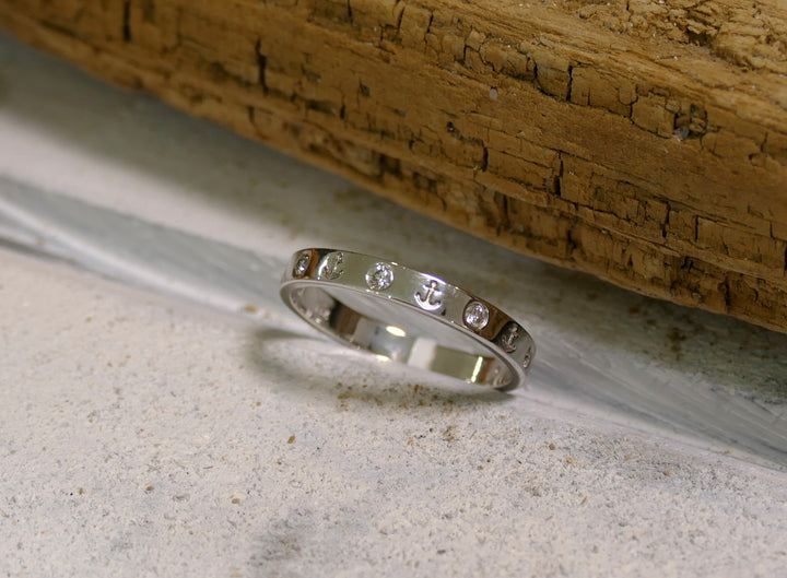 14k - White Gold 0.10 Round Natural Diamond Anchor Band Ring (Size 7)