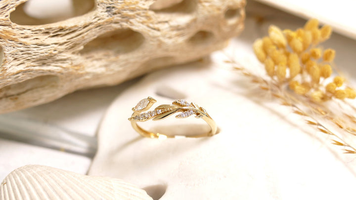 14K Yellow Gold Split Band/Leaf 0.15ct Natural Diamond Marquise Ring (Size 6)