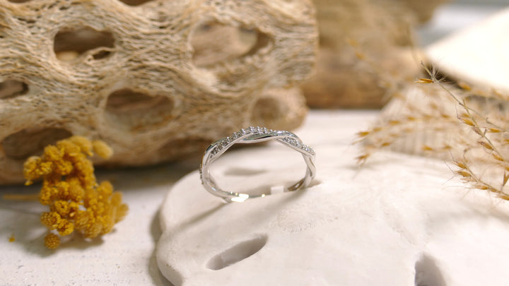 14k White Gold 1/10ctw Twist Diamond Ring