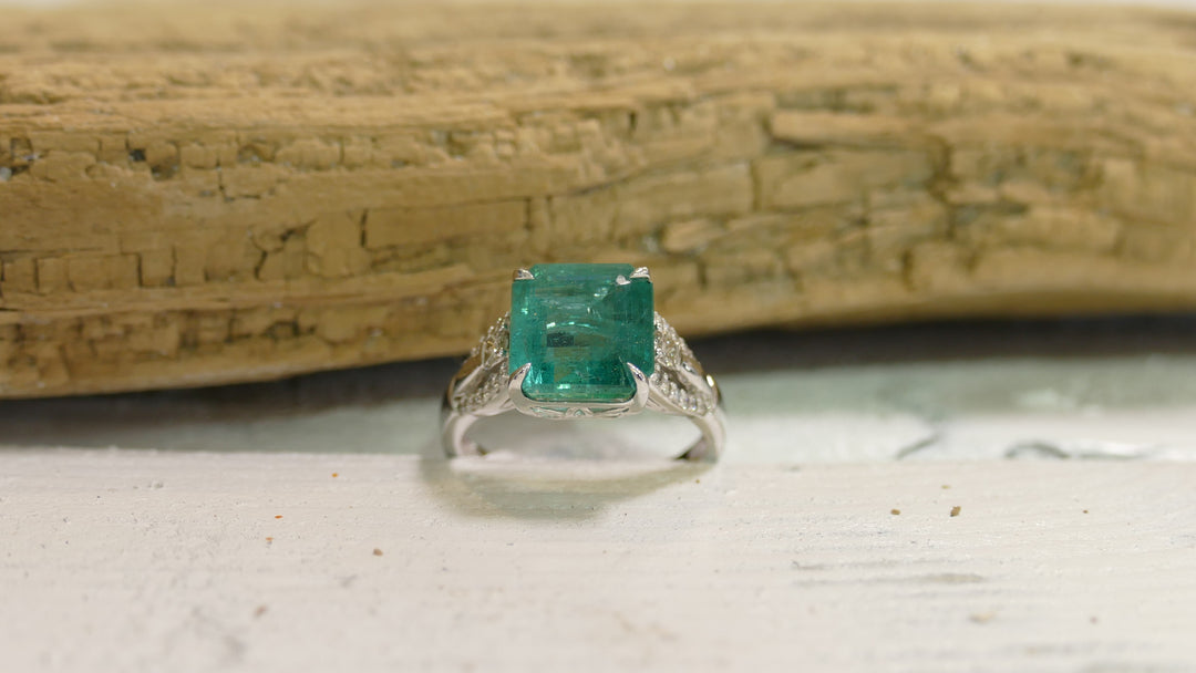 14k White Gold Emerald Ring (Size 7)