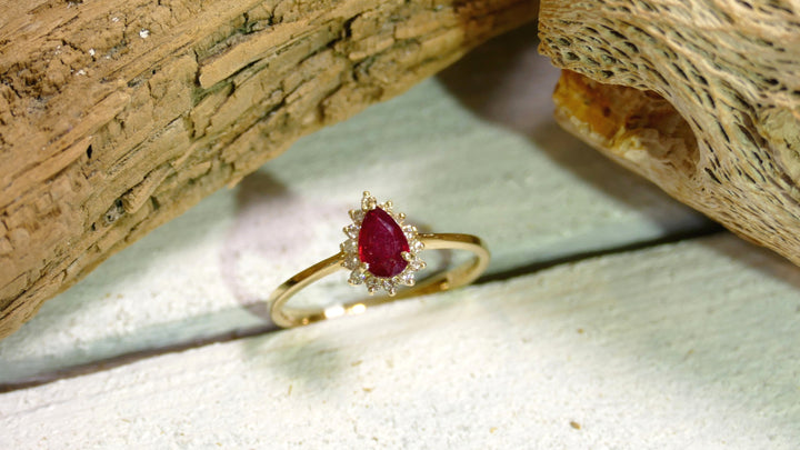 14k Yellow Gold Ruby Pear Ring (Size 6.5)