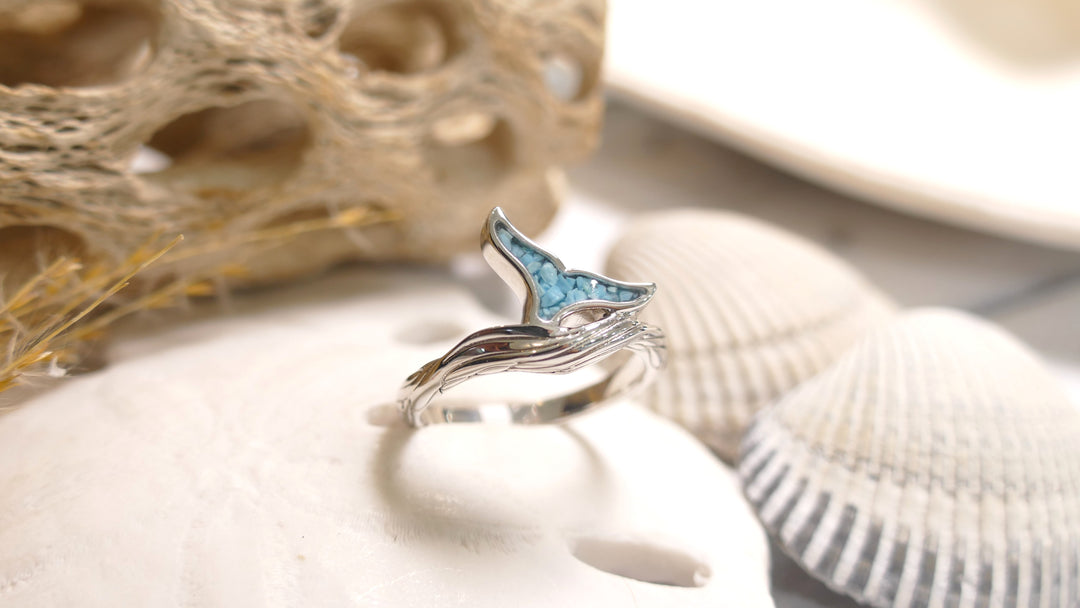Dune - Sterling Silver - Curved Band Turquoise Whale Tail Ring (Size 8)