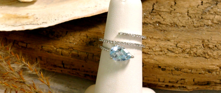 14k White Gold Blue Topaz Pear Ring (Size 6.5)
