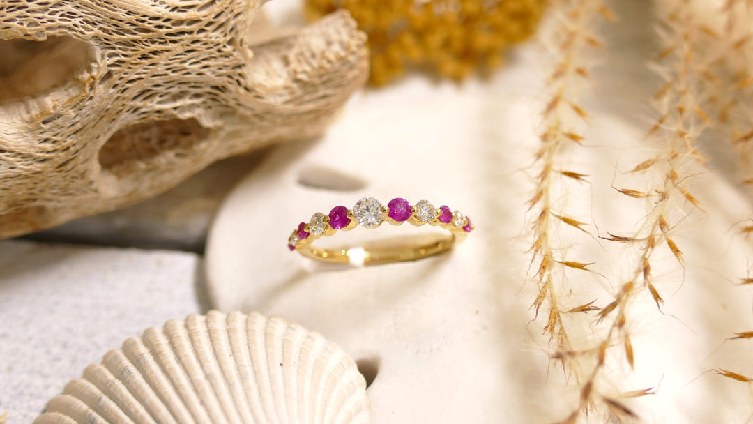 14k Yellow Gold Ruby 11 Gradient Stones Ring (Size 6.5)