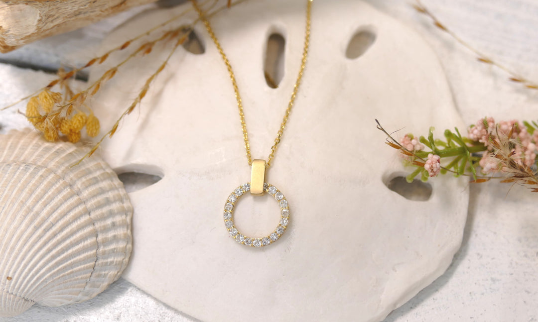 14k Yellow Gold Diamond 0.35ct Matte Bar Circle Necklace