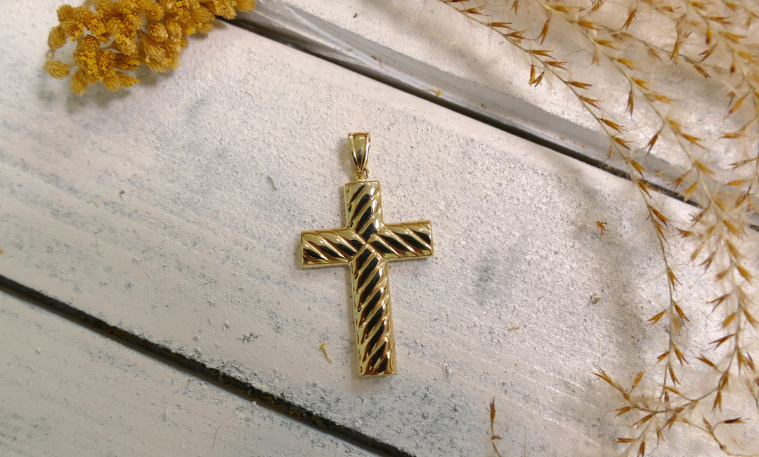 14k Yellow Gold Cross Lrg, Lined Pendant 6mm Bail (Chain not Included)