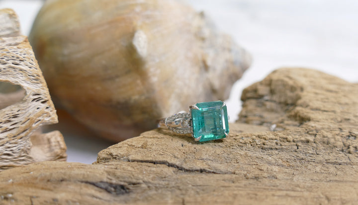 14k White Gold Emerald Ring (Size 7)