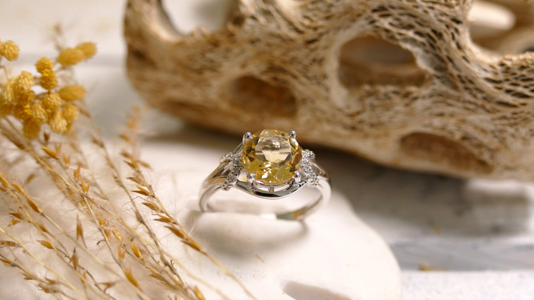 14k White Gold Citrine Round Diamond Ring (Size 6)