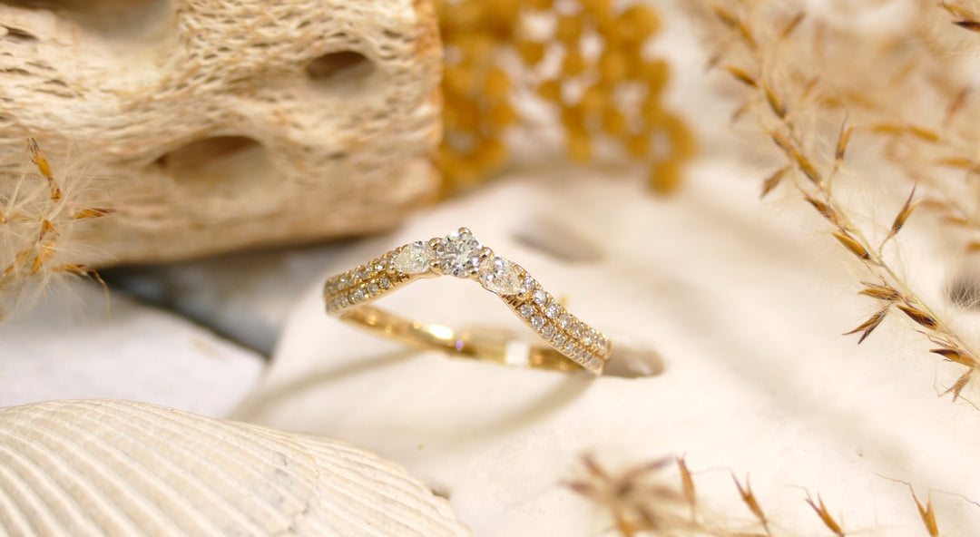 14k Yellow Gold 0.45ct Diamond Curve Ring (Size 7)