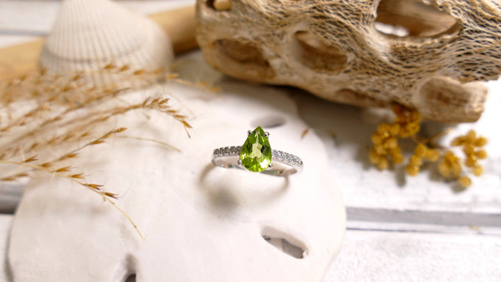 Sterling Silver - Silver Side Set CZ Pear Peridot Ring (Size 7)