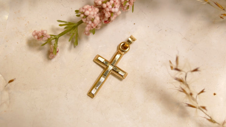 14k Yellow Gold Cross Diamond Cut Pendant Barrel