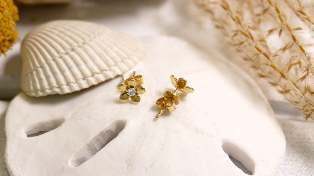 14k Yellow Gold .03ct Diamonds Flower Stud Earrings