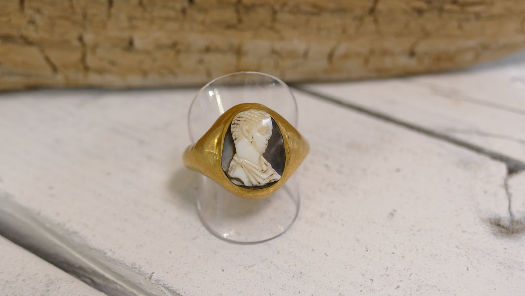 ROMAN CAMEO RING IN ANCIENT GOLD SETTING (EMPEROR CARACALLA 198-217AD) SIZE 9.5