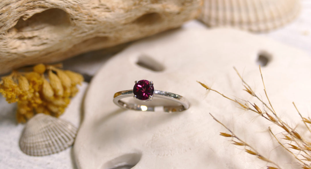 14k White Gold Solitaire Rhodolite Ring (Size 6.5)