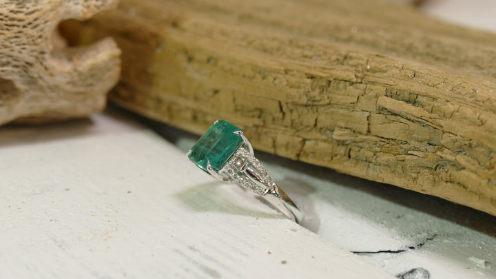 14k White Gold Emerald Ring (Size 7)