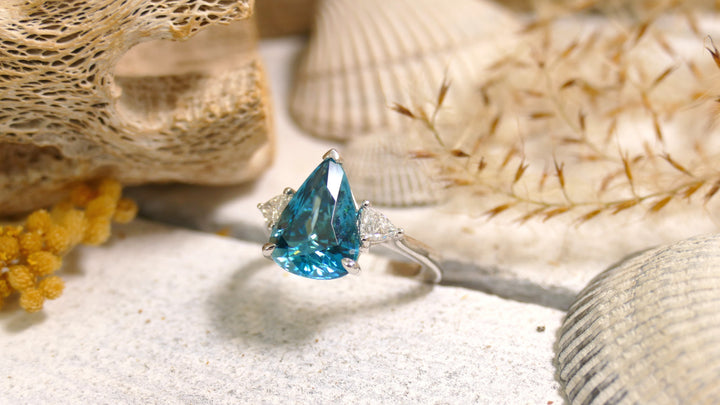18k White Gold Blue Zircon Pear Ring (Size 7)