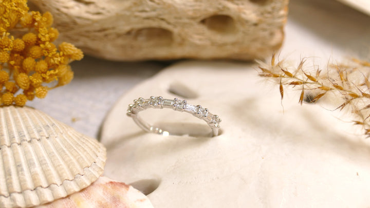 14K White Gold 0.43 Natural Diamond Ring (Size 6.5)