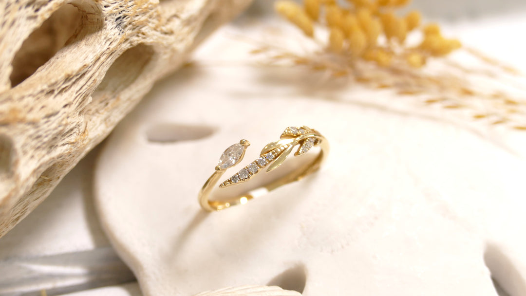 14K Yellow Gold Split Band/Leaf 0.15ct Natural Diamond Marquise Ring (Size 6)