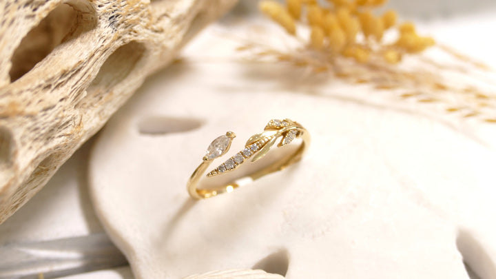 14K Yellow Gold Split Band/Leaf 0.15ct Natural Diamond Marquise Ring (Size 6)