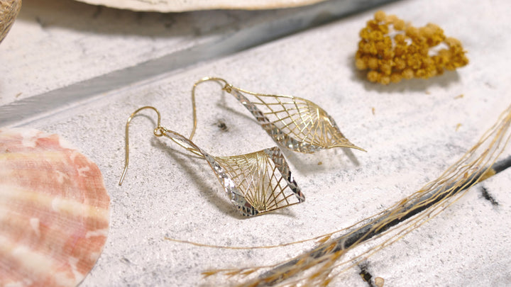 14k Two Tone Mesh Twisted Kite Dangle Earrings