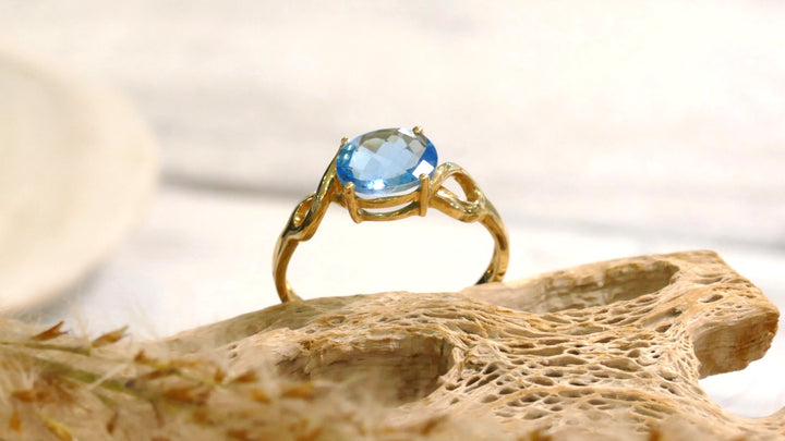 14k Yellow Gold Blue Topaz Oval Ring (Size 6.5)