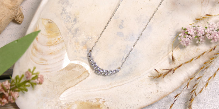 14k White Gold Diamond 0.45CT Curved Bar Necklace