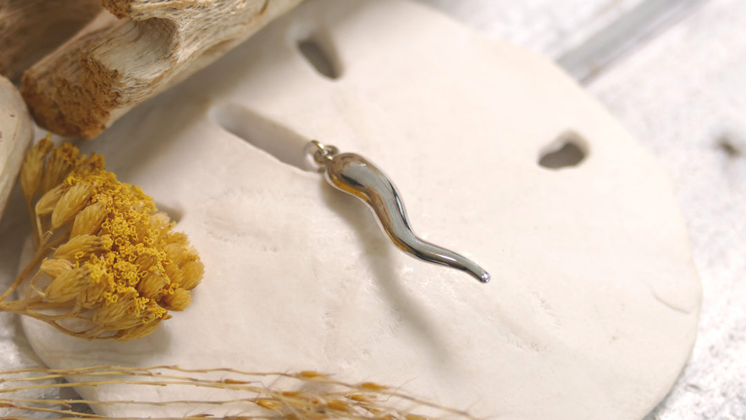 14k - White Gold 3D - Large Italian Horn Pendant