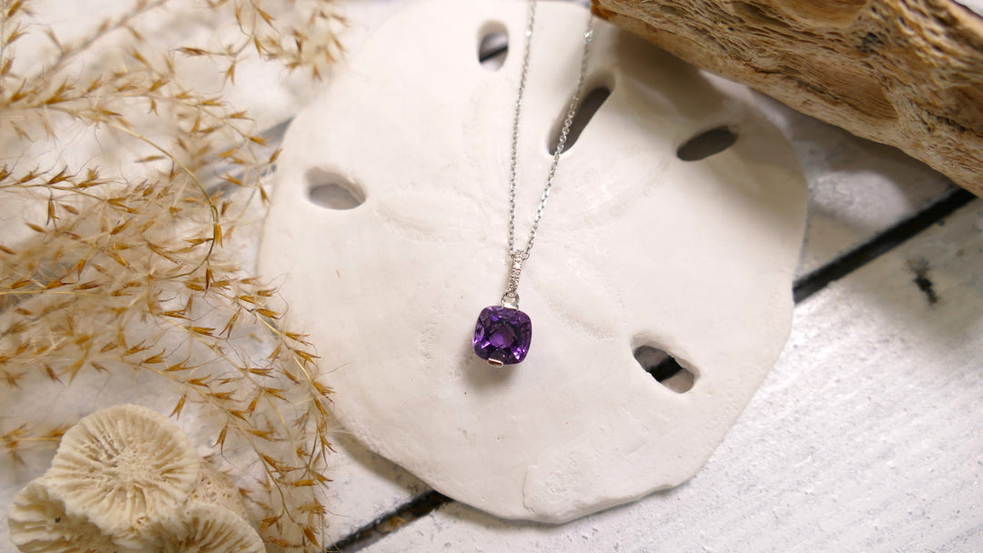 14k White Gold 1.5ct Amethyst Cushion Pendant