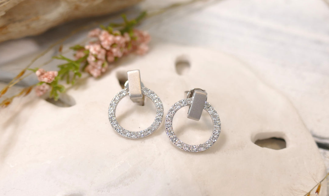 14k White Gold 0.85ct Diamonds Circle Stud Matte Bar Earrings