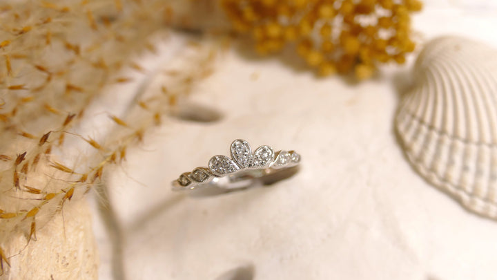 14K White Gold Natural Diamond Antique Ring (Size 7)