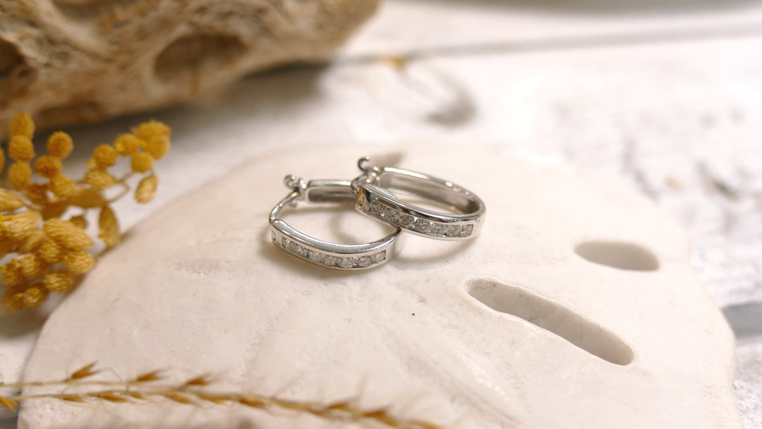 14k White Gold 0.33ct Diamonds Oval Huggie Channel Set