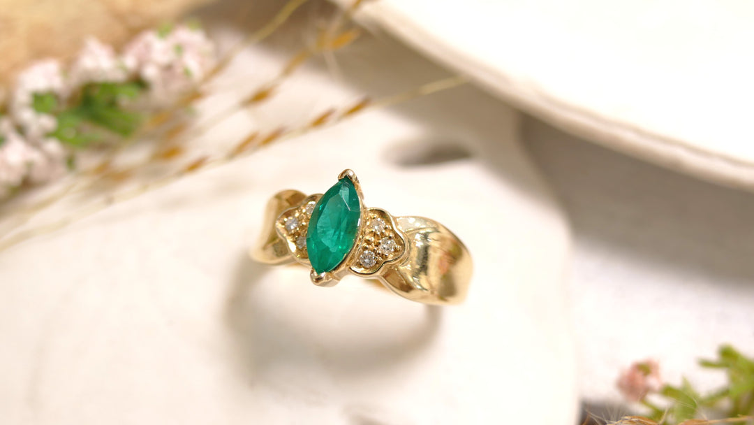 14k Yellow Gold Emerald 0.12ct/6 Accent Diamonds Marquise Estate Style Ring