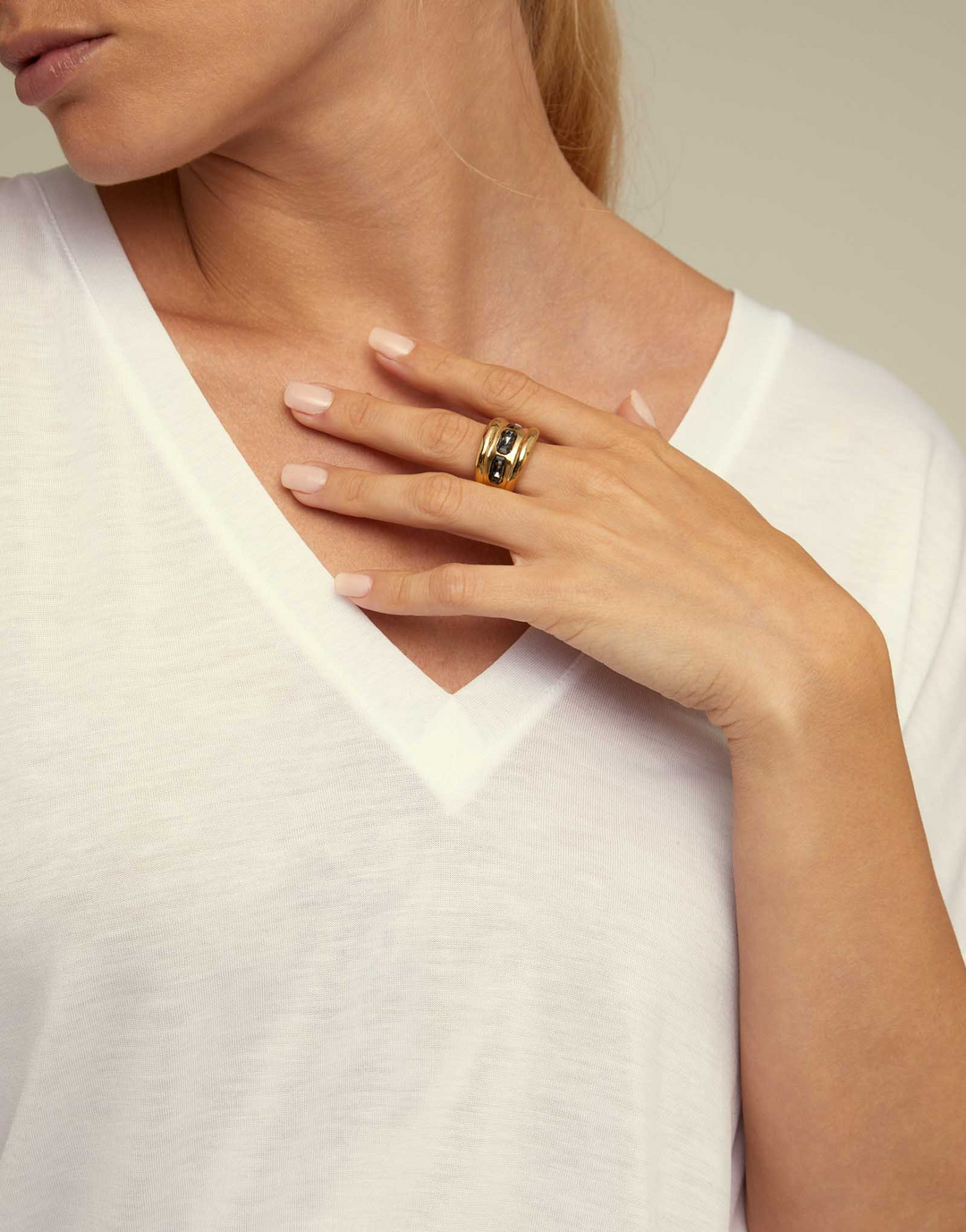 18K gold-plated ring with 3 gray crystals