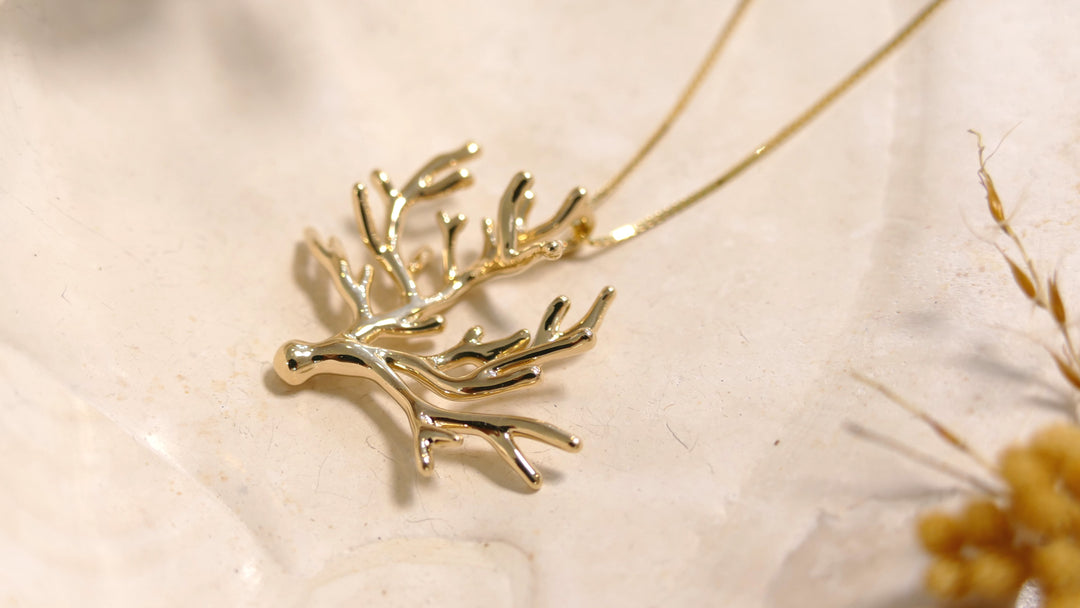 14k - Yellow Gold Coral Pendant