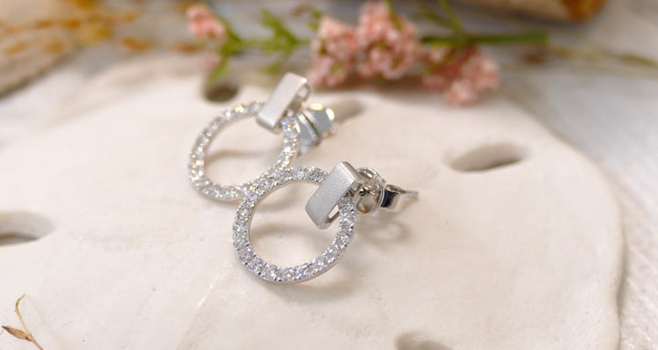 14k White Gold 0.85ct Diamonds Circle Stud Matte Bar Earrings
