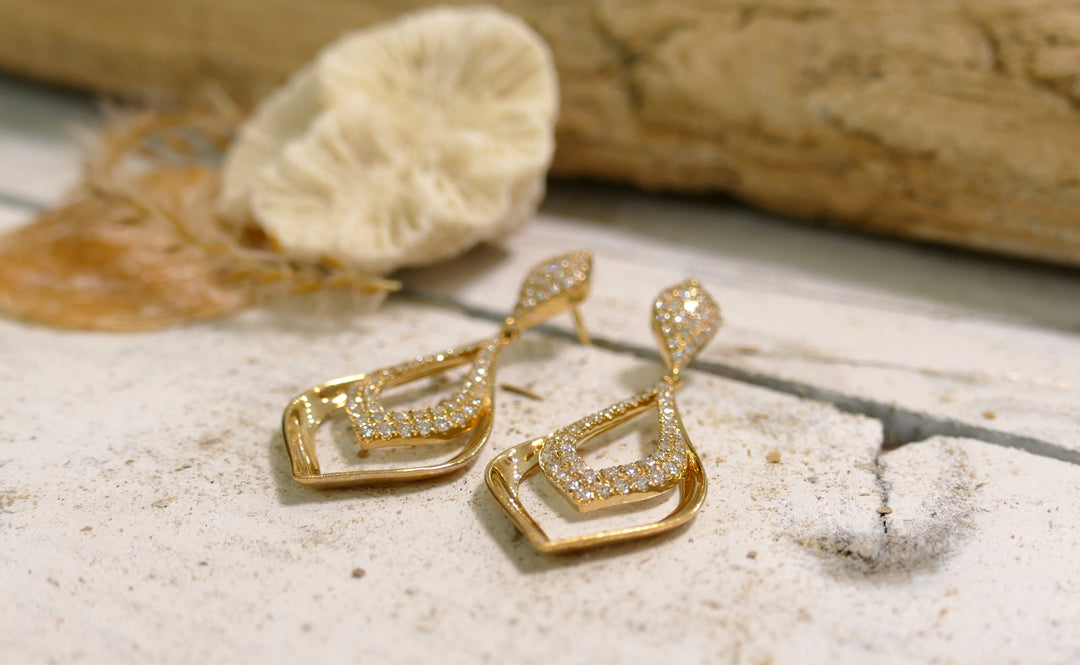 14k Yellow Gold 0.86ct. Diamonds Dangle Earrings