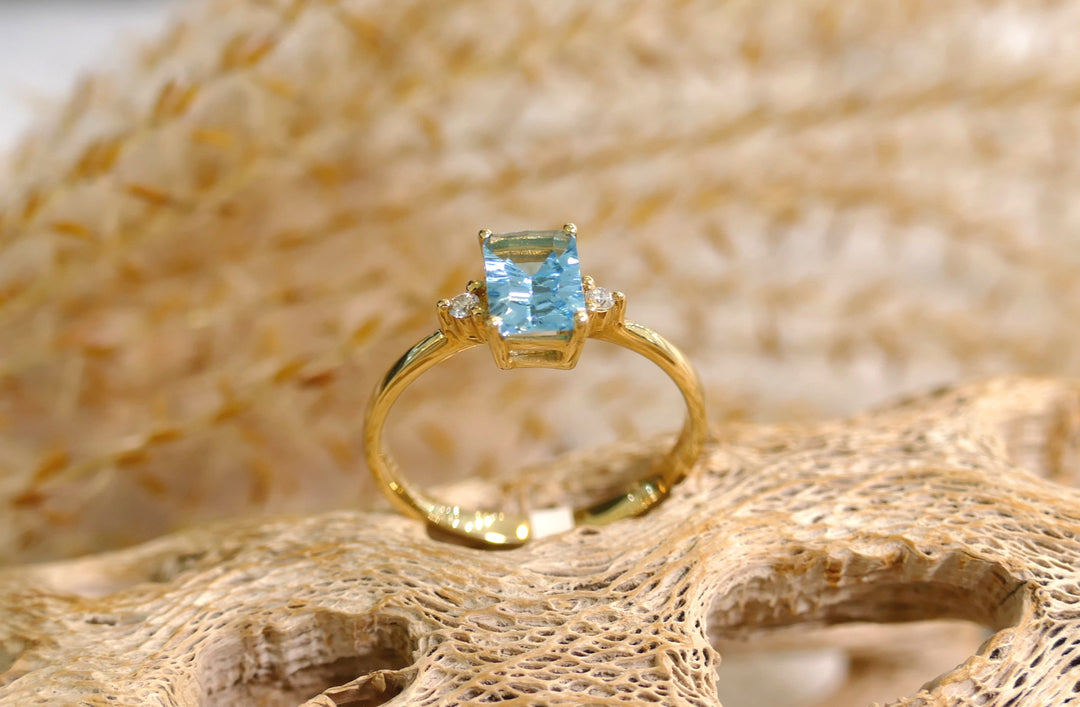 14k Yellow Gold Blue Topaz Emerald Cut Ring (Size 7)