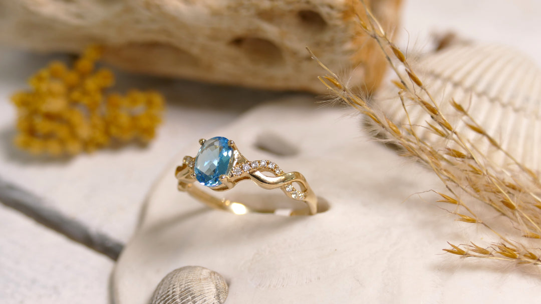14k Yellow Gold Blue Topaz Oval Braided Band w/ Diamonds Ring (Size 6.5)