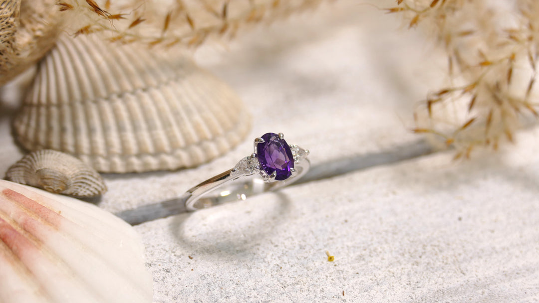14k White Gold Amethyst 0.19ct Diamonds Oval (Size 7)