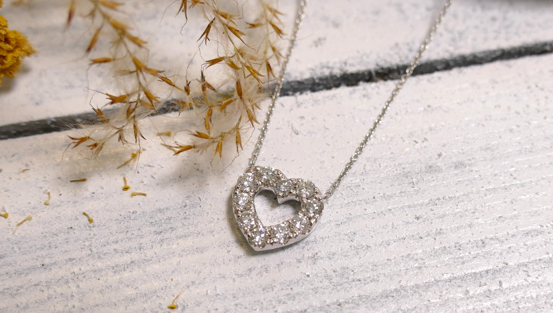 18k - White Gold 1.10ct Natural Diamond Heart Necklace