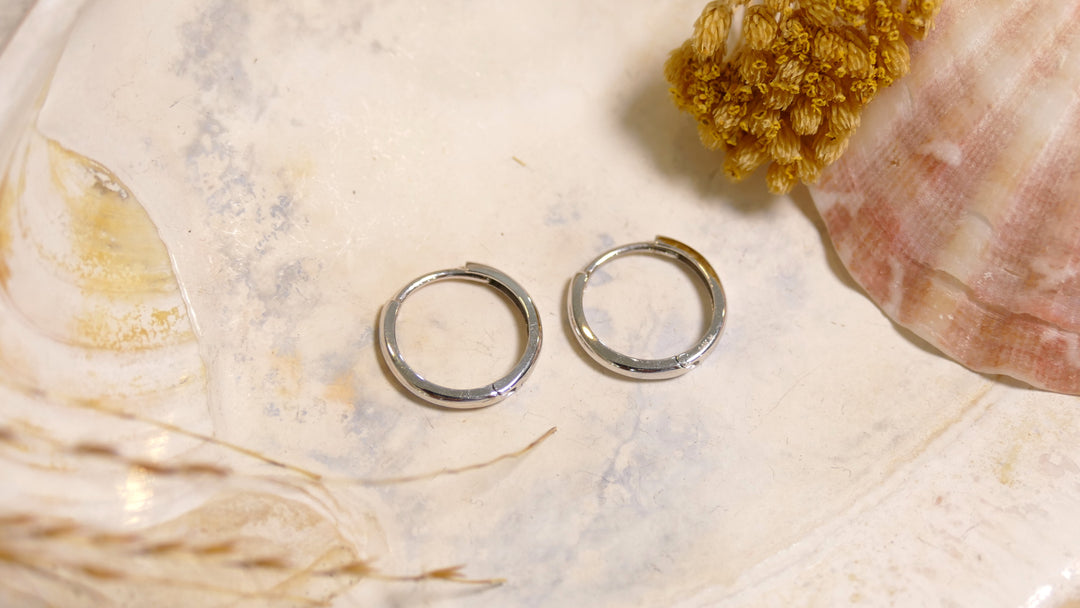 14k White Gold Small - Polished Hoop Earrings