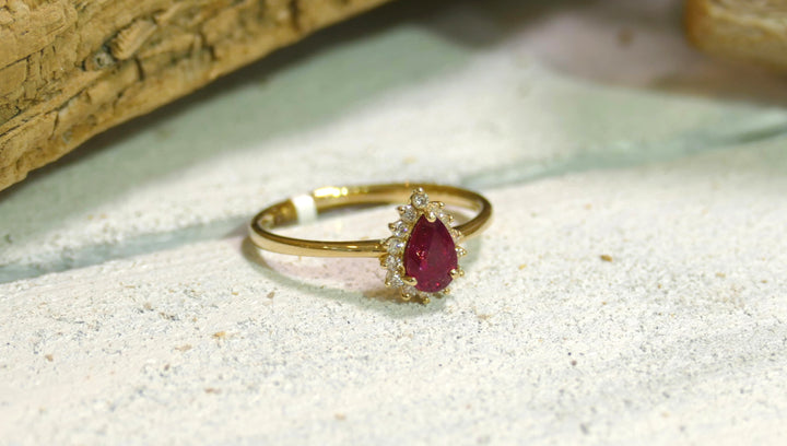 14k Yellow Gold Ruby Pear Ring (Size 6.5)