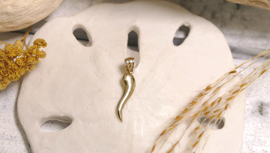 14k - Yellow Gold Flat Italian Horn Dangle Pendant
